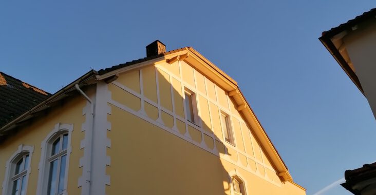 Haus in der Novembersonne