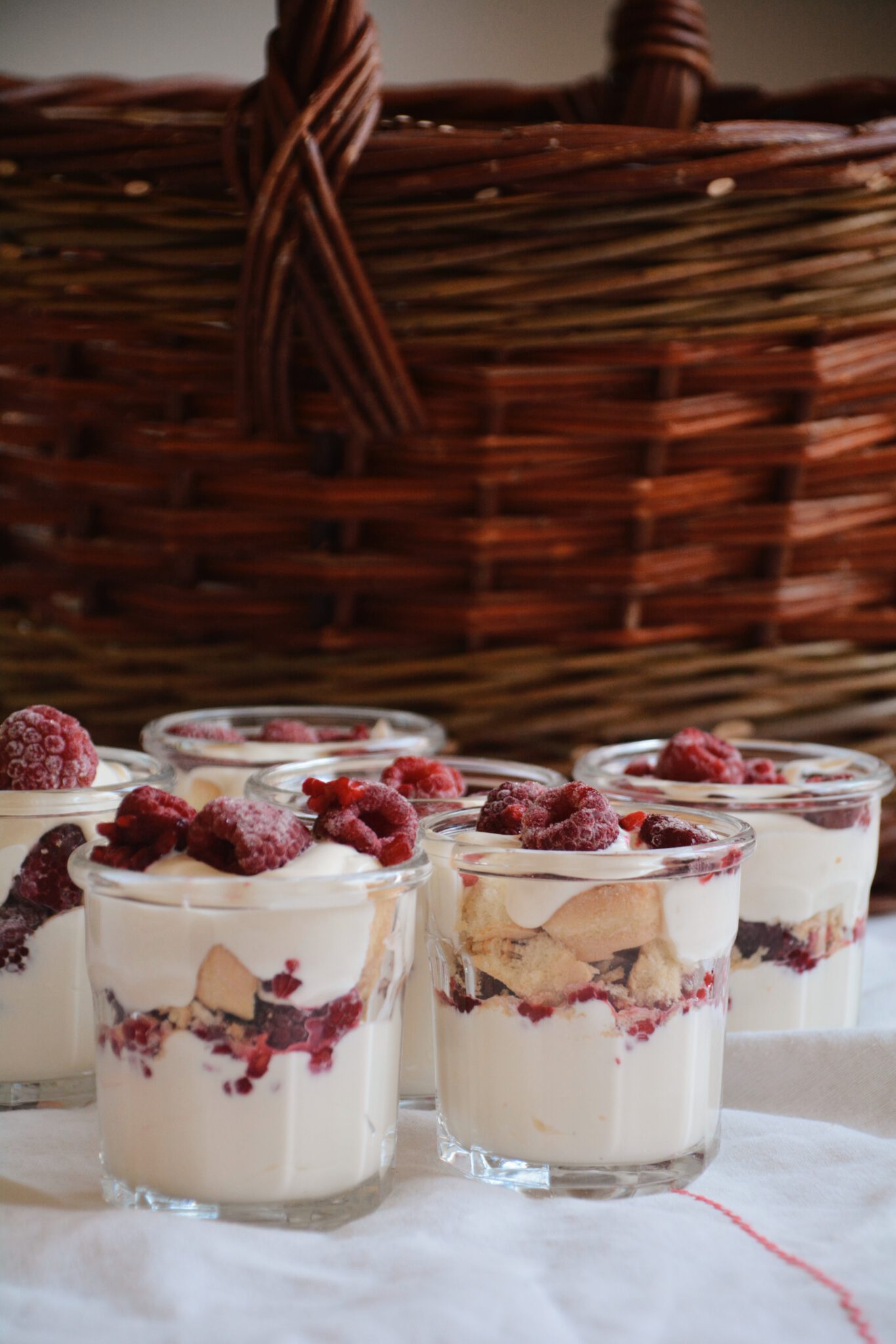 Einfach köstlich: Schichtdessert mit Himbeeren und Mascarpone - books ...